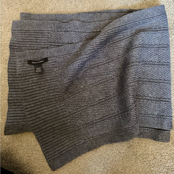 Banana Republic Scarf Grey - Picture 5 of 5